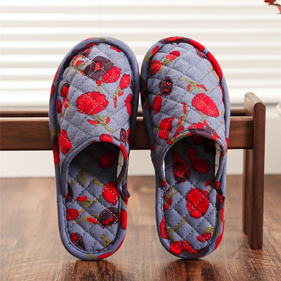 Γυναικείες παντόφλες σε διαφορετικά χρώματα και επίπεδη σόλα