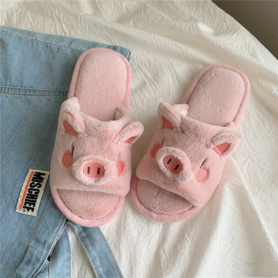 Γυναικείες παντόφλες με επίπεδη σόλα και τρισδιάστατο στοιχείο