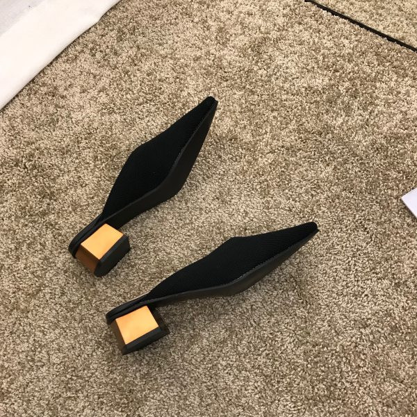 Novi model ženskih papuča sa niskom potpeticom na špicu