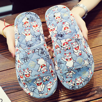 Γυναικείες παντόφλες με χρωματιστό μοτίβο σε διάφορα χρώματα