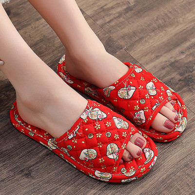 Γυναικείες παντόφλες με χρωματιστό μοτίβο σε διάφορα χρώματα