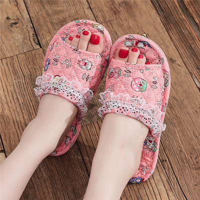 Γυναικείες παντόφλες με χρωματιστό μοτίβο σε διάφορα χρώματα