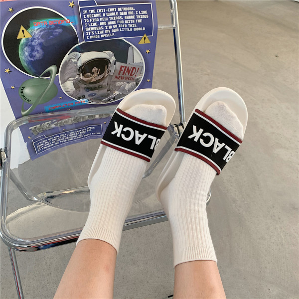 Παντόφλες casual με επιγραφή - επίπεδη σόλα