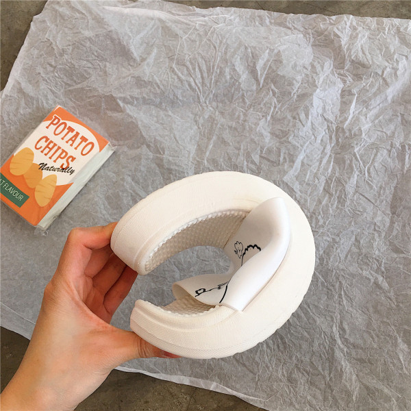 Παντόφλες casual γυναικέιες με απλικέ - επίπεδη σόλα