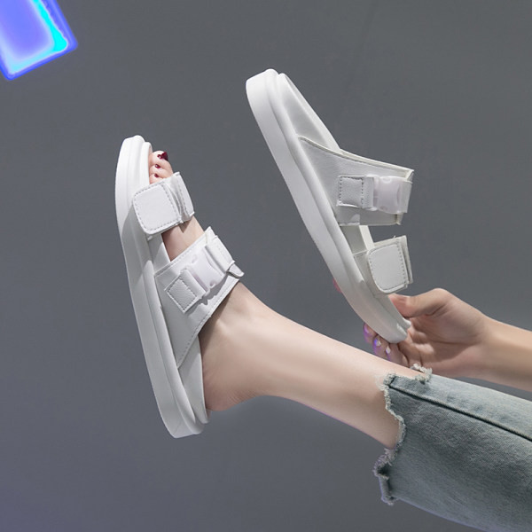 Γυναικείες casual παντόφλες από οικολογικό δέρμα με αγκράφες