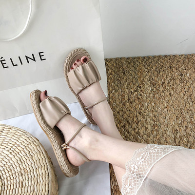 Παντόφλες μοντέρνες γυναίκες με δερμάτινα λουράκια