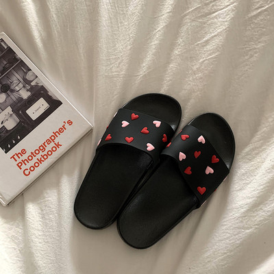 Γυναικείες παντόφλες σε δύο χρώματα με επίπεδη σόλα κατάλληλη για το καλοκαίρι