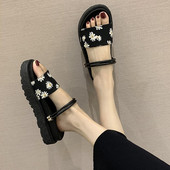 Ženske papuče s platformom i cvjetnim uzorkom