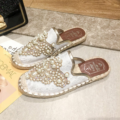 Παντόφλες μοντέρνες γυναίκες με δαντέλα και πέρλες