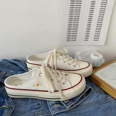 Γυναικείες παντόφλες με κέντημα λουλουδιών