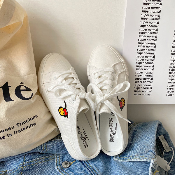 Γυναικείες παντόφλες με κέντημα καικορδόνια 