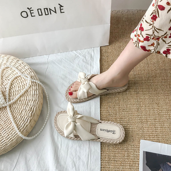 Ležerne ljetne papuče s trakom od eko kože