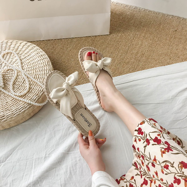 Ležerne ljetne papuče s trakom od eko kože