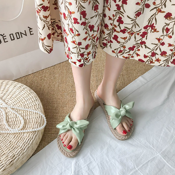 Ležerne ljetne papuče s trakom od eko kože