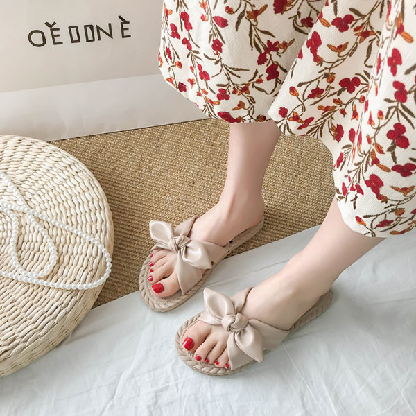 Ležerne ljetne papuče s trakom od eko kože