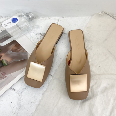 Γυναικείες casual παντόφλες με μεταλλική διακόσμηση