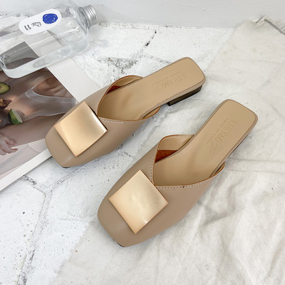 Γυναικείες casual παντόφλες με μεταλλική διακόσμηση