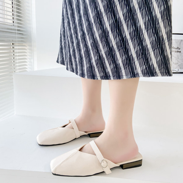 Casual γυναικείες παντόφλες από δέρμα eco με αγκράφα