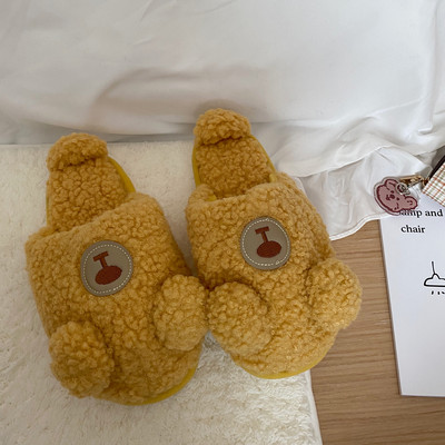 Γυναικείες παντόφλες με τρισδιάστατο στοιχείο