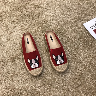 Γυναικείες παντόφλες με κέντημα