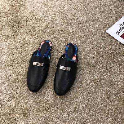 Γυναικείες κλειστές παντόφλες με αγκράφα