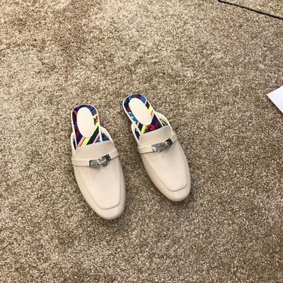 Γυναικείες κλειστές παντόφλες με αγκράφα