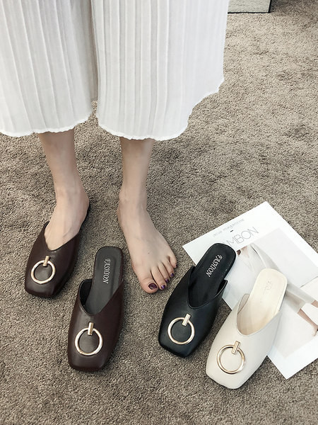 Ženske casual papuče s metalnim elementom u bijeloj, crnoj i smeđoj boji