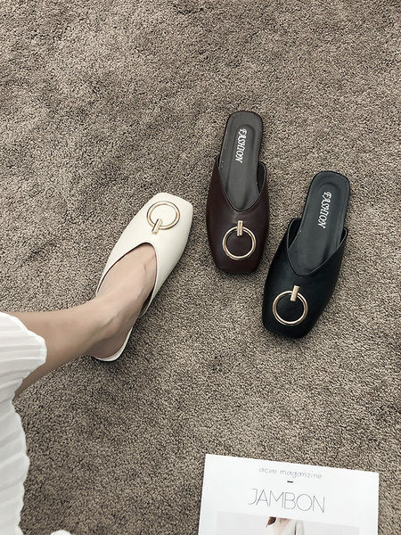 Ženske casual papuče s metalnim elementom u bijeloj, crnoj i smeđoj boji