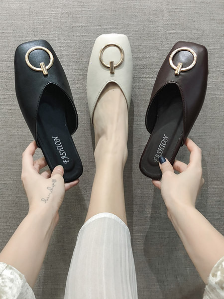 Ženske casual papuče s metalnim elementom u bijeloj, crnoj i smeđoj boji