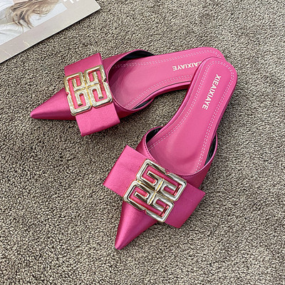 Novi model ženskih papuča na špic sa metalnom kopčom - roze i crne boje