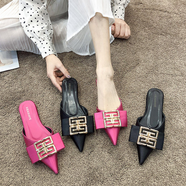 Novi model ženskih papuča na špic sa metalnom kopčom - roze i crne boje