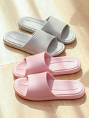 Ležerne ženske gumene papuče pogodne za kupaonicu