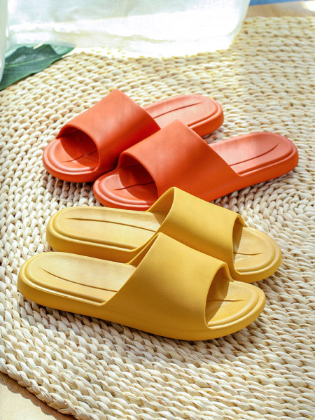 Ležerne ženske gumene papuče pogodne za kupaonicu