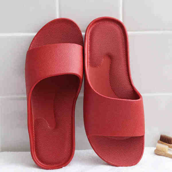 Γυναικείες λαστιχένιες παντόφλες με αντιολισθητική σόλα