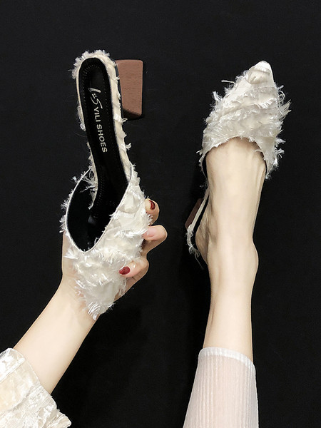 Naujas moteriškų smailių šlepečių modelis su kvadratiniu kulnu