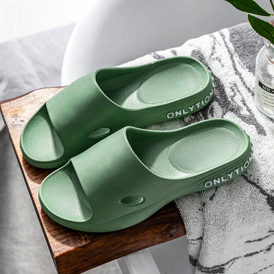 Παντόφλες από καουτσούκ με αντιολισθητική σόλα