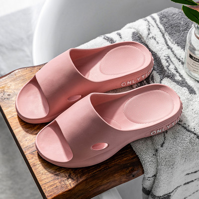 Παντόφλες από καουτσούκ με αντιολισθητική σόλα