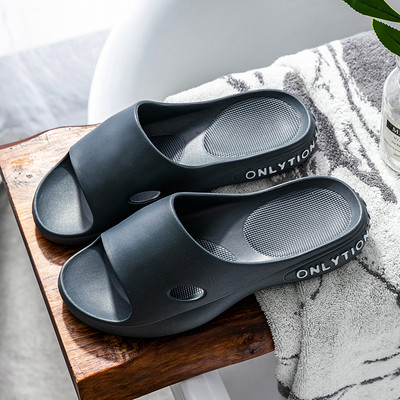 Παντόφλες από καουτσούκ με αντιολισθητική σόλα