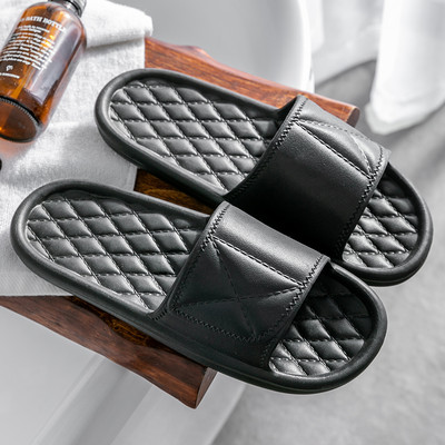 Παντόφλες καουτσούκ με πολύχρωμη εκτύπωση