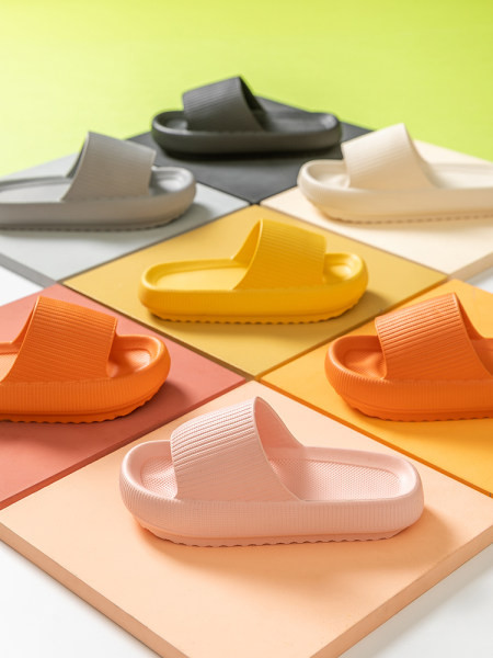 Moteriškos vonios šlepetės – kelių spalvų