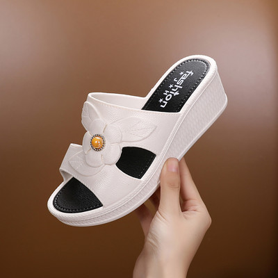 Γυναικείες έκοδερμάτινες παντόφλες με πλατφόρμα 5 cm - διάφορα μοντέλα