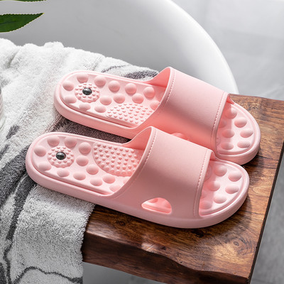 Γυναικείες παντόφλες σε διάφορα χρώματα κατάλληλα για το μπάνιο