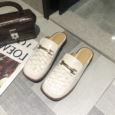 Έκο δερμάτινες παντόφλες μοντέρνες γυναίκες με μεταλλικό στοιχείο