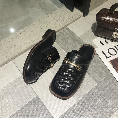 Έκο δερμάτινες παντόφλες μοντέρνες γυναίκες με μεταλλικό στοιχείο