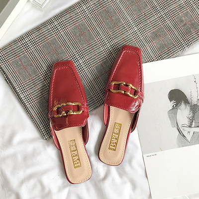 Νέο μοντέλο γυναικείας δερμάτινης παντόφλας - με μεταλλική αγκράφα