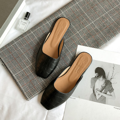 Παντόφλες casual γυναικείες κατασκευασμένες από faux δέρμα - με επίπεδη σόλα