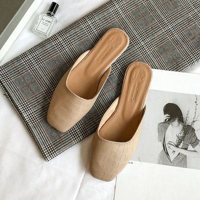 Παντόφλες casual γυναικείες κατασκευασμένες από faux δέρμα - με επίπεδη σόλα