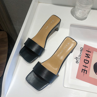 Παντόφλες μοντέρνες γυναικείες με δερμάτινα λουράκια και ψηλό τακούνι