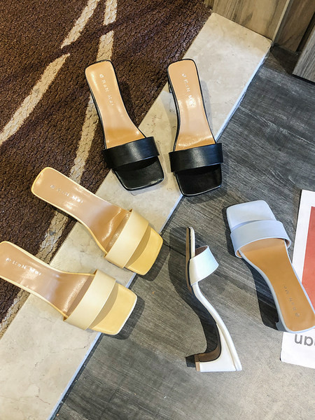 Παντόφλες μοντέρνες γυναικείες με δερμάτινα λουράκια και ψηλό τακούνι