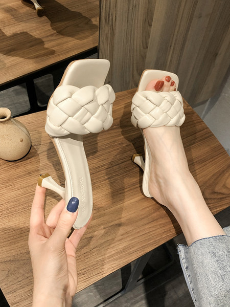 Novi model ženskih papuča sa kožnim remenom i visokom petom